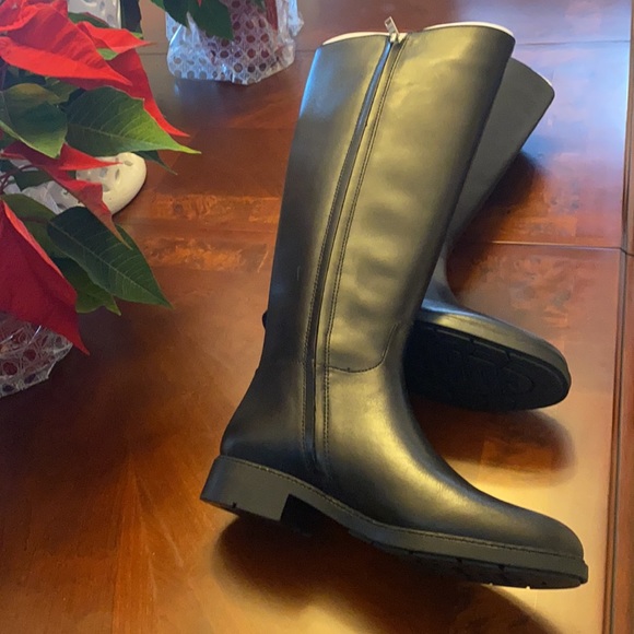 Coach women’s boots new with box - Picture 9 of 13